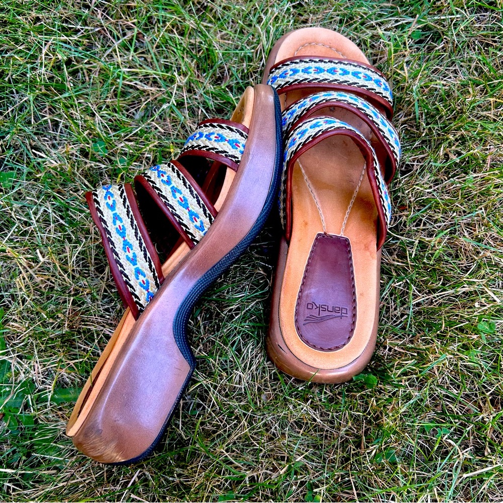 Dansko Leather Woven 3-strapped Slip On Sandals Women’s Size 8.5/9